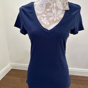 NWT American Eagle Outfitters Navy V-Neck Tee